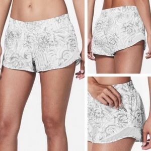 Lululemon Hotty Hot Low Rise Short 2.5”